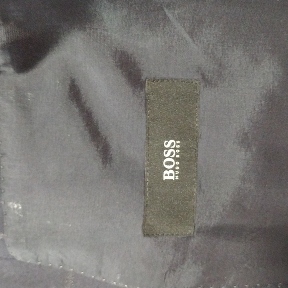 Boss gray and brown windowpane plaid wool sport coat on blue background. 38 R - Picture 12 of 14